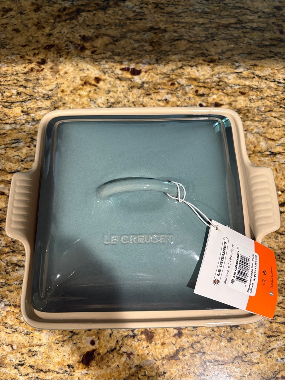 Le Creuset 23cm Square Shallow Dish with Lid, Ocean - Picture 3 of 15